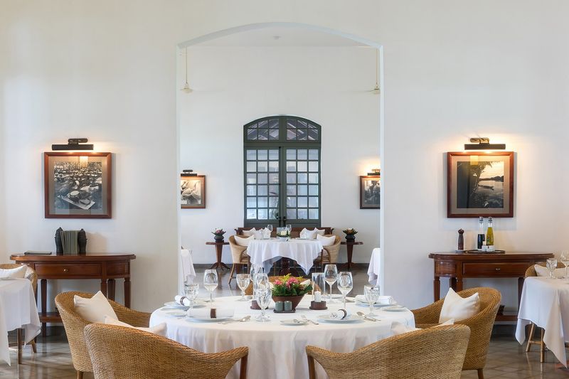 Round Banquet Dining Set (6 Seater)